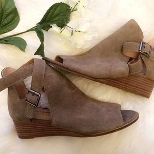 LUCKY BRAND RADBURN WEDGE BOOTIE
